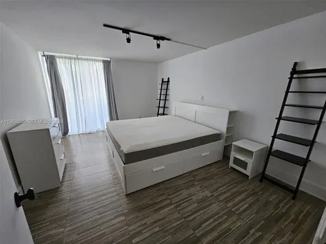 2401 Collins Avenue Miami Beach FL 33140