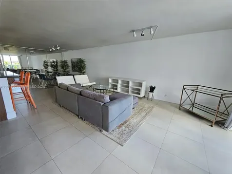 2401 Collins Avenue Miami Beach FL 33140