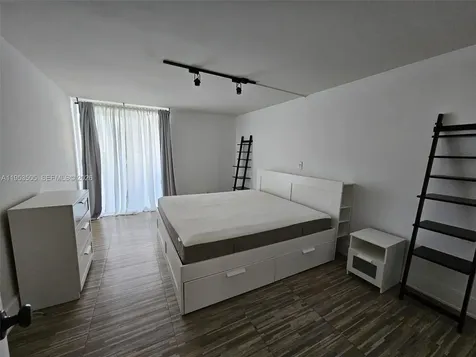 2401 Collins Avenue Miami Beach FL 33140