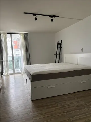 2401 Collins Avenue Miami Beach FL 33140