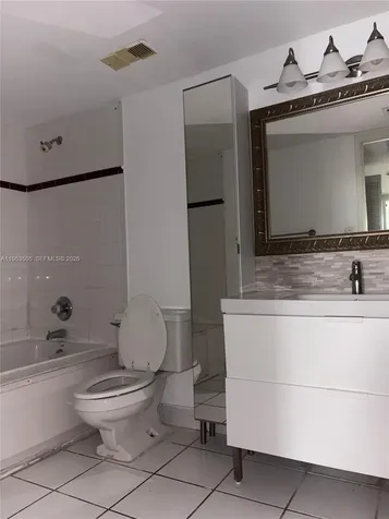 2401 Collins Avenue Miami Beach FL 33140
