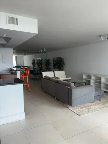 2401 Collins Avenue Miami Beach FL 33140
