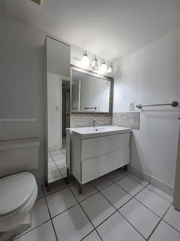 2401 Collins Avenue Miami Beach FL 33140
