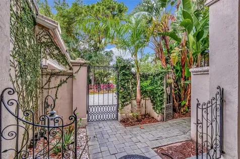8244 Lakeview Drive West Palm Beach FL 33412