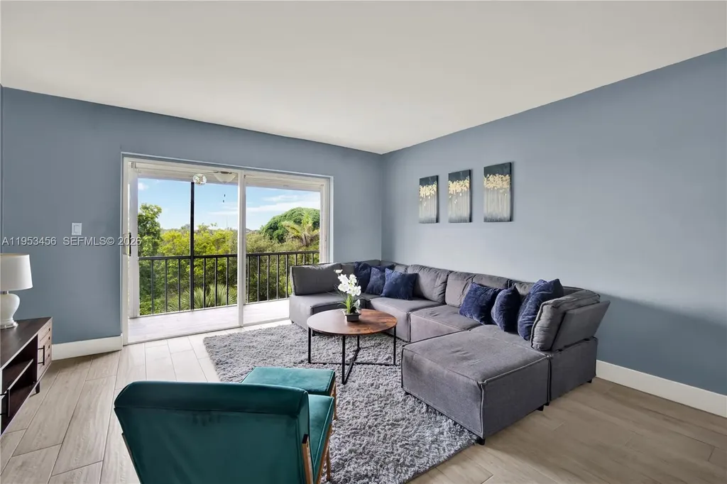 950 Hillcrest Drive Hollywood FL 33021
