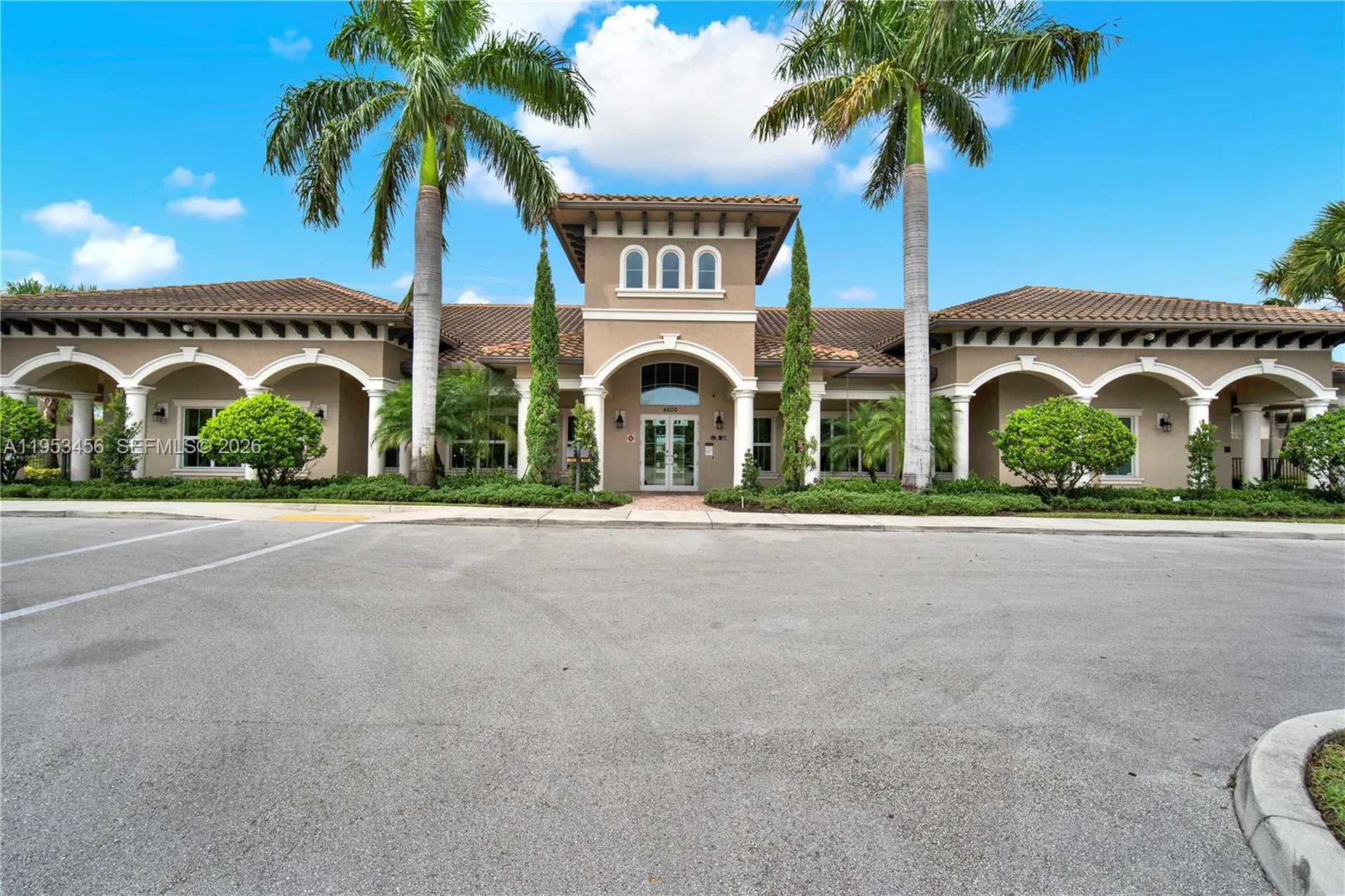 950 Hillcrest Drive Hollywood FL 33021