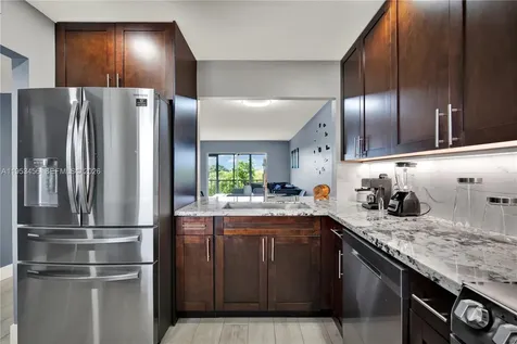 950 Hillcrest Drive Hollywood FL 33021