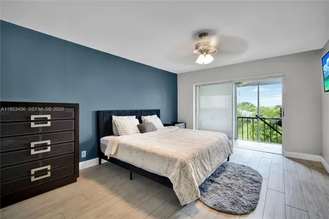 950 Hillcrest Drive Hollywood FL 33021