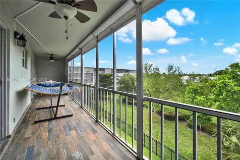 950 Hillcrest Drive Hollywood FL 33021