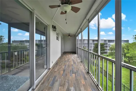 950 Hillcrest Drive Hollywood FL 33021