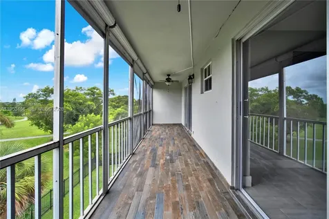 950 Hillcrest Drive Hollywood FL 33021