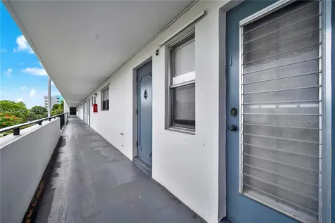 950 Hillcrest Drive Hollywood FL 33021