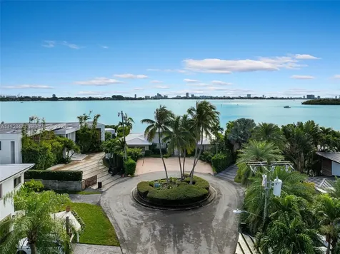 1990 NE 119th Road North Miami FL 33181