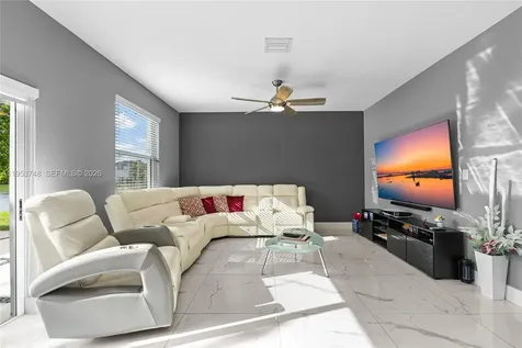 1388 SE 27th Terrace Homestead FL 33035
