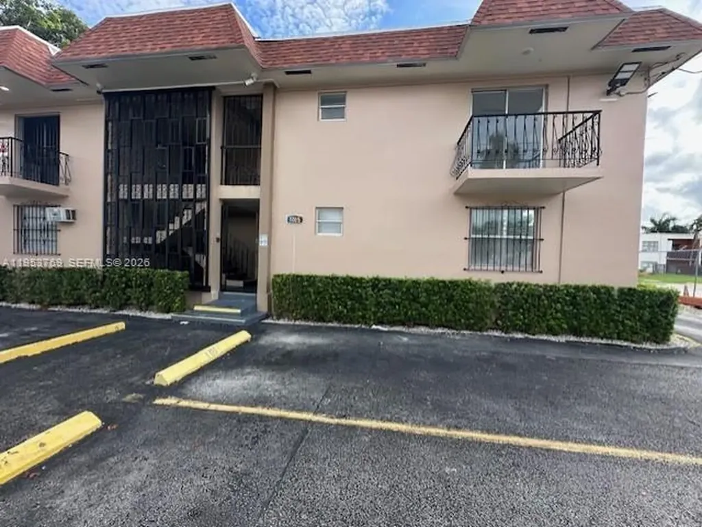 1015 NW 45th Avenue Miami FL 33126