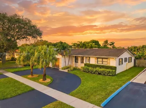 5117 Cleveland Street Hollywood FL 33021