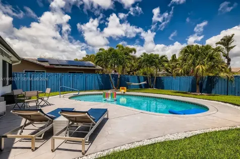 5117 Cleveland Street Hollywood FL 33021