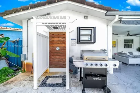 5117 Cleveland Street Hollywood FL 33021