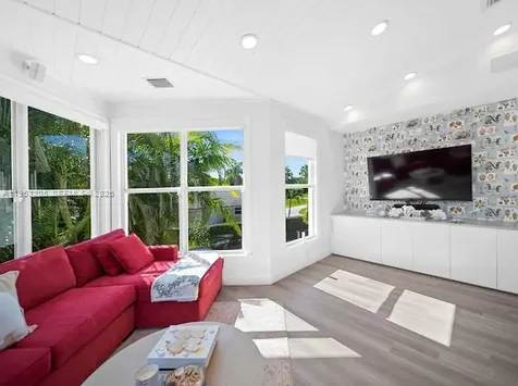17433 S.e. Indian Hills Drive Tequesta FL 33469