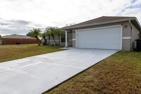 672 SW Stillman Avenue Port St. Lucie FL 34953