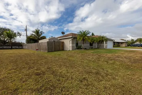 672 SW Stillman Avenue Port St. Lucie FL 34953