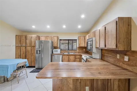 8201 NW 53rd Street Lauderhill FL 33351