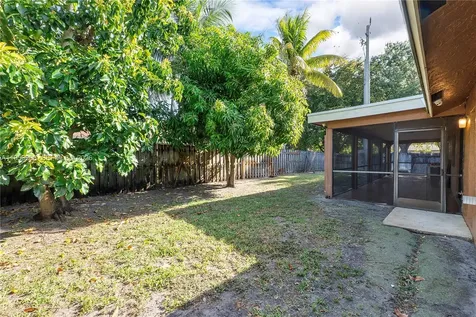 8201 NW 53rd Street Lauderhill FL 33351