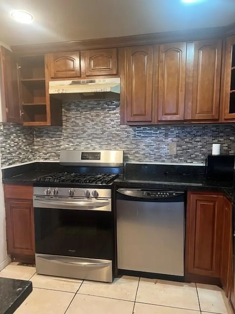 2175 NE 170th Street North Miami Beach FL 33162