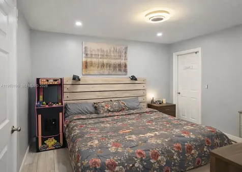 607 SW 10th Street Fort Lauderdale FL 33315