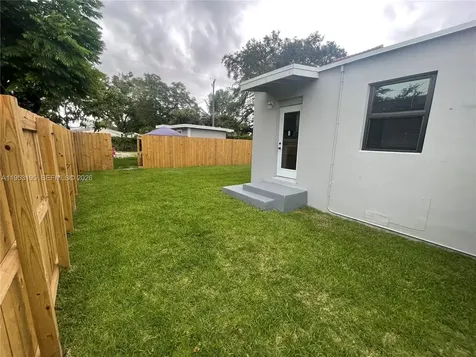 607 SW 10th Street Fort Lauderdale FL 33315