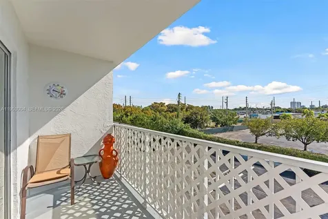 16465 NE 22nd Avenue North Miami Beach FL 33160