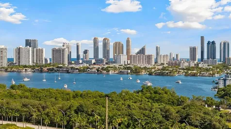 16465 NE 22nd Avenue North Miami Beach FL 33160