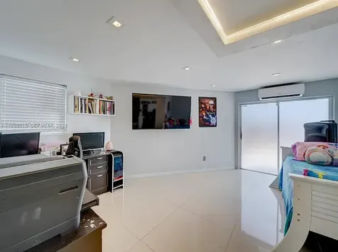 801 E 16th Place Hialeah FL 33010