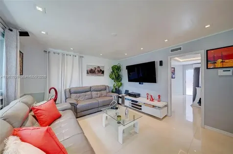 801 E 16th Place Hialeah FL 33010