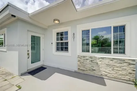 801 E 16th Place Hialeah FL 33010