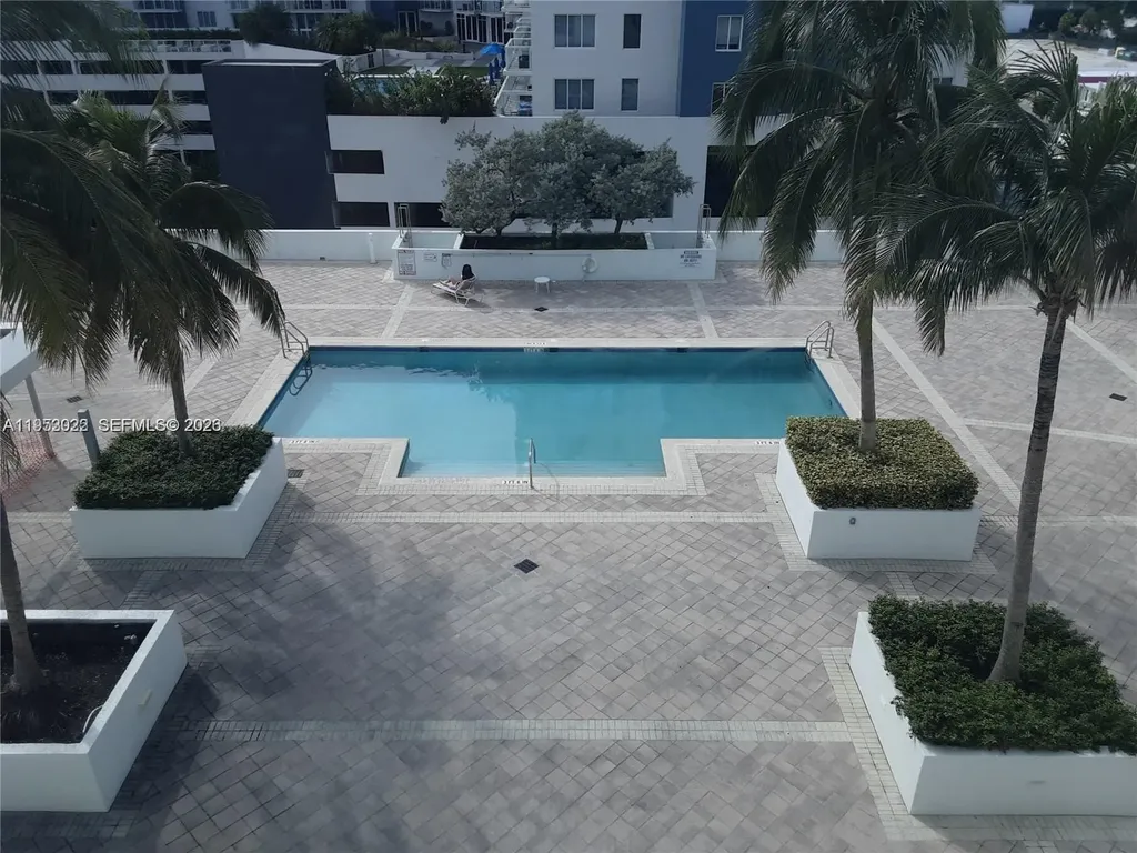 140 S Dixie Highway Hollywood FL 33020