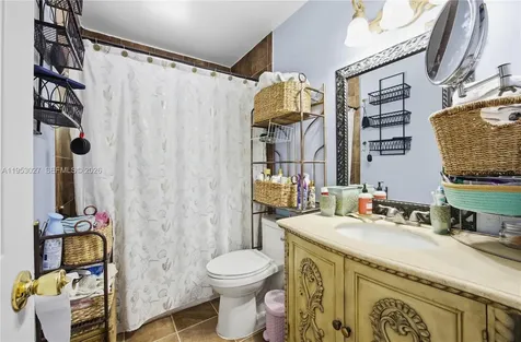 1526 NE 4th Terrace Cape Coral FL 33909