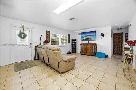 1526 NE 4th Terrace Cape Coral FL 33909