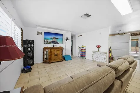 1526 NE 4th Terrace Cape Coral FL 33909