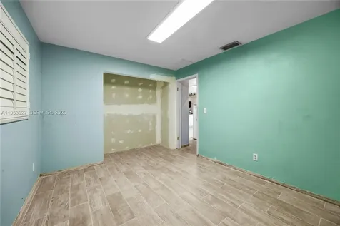 1526 NE 4th Terrace Cape Coral FL 33909
