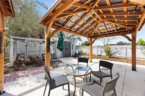 1526 NE 4th Terrace Cape Coral FL 33909