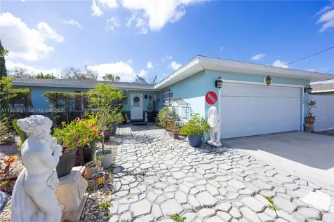 1526 NE 4th Terrace Cape Coral FL 33909