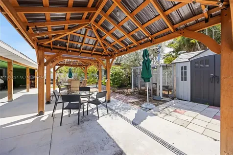 1526 NE 4th Terrace Cape Coral FL 33909