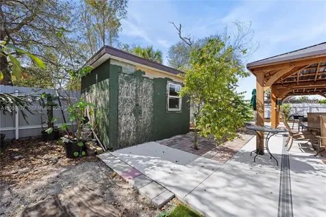1526 NE 4th Terrace Cape Coral FL 33909