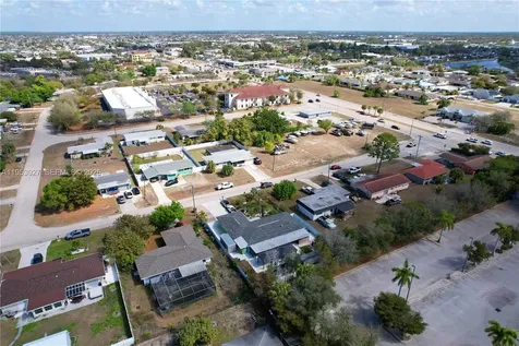1526 NE 4th Terrace Cape Coral FL 33909