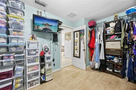 1526 NE 4th Terrace Cape Coral FL 33909