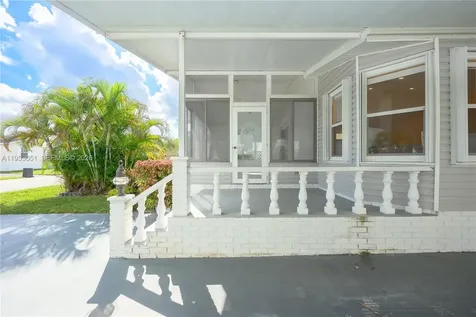 5611 SW 32nd Terrace Dania Beach FL 33312