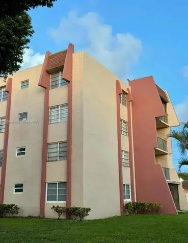 13715 Kendale Lakes Circle Miami FL 33183