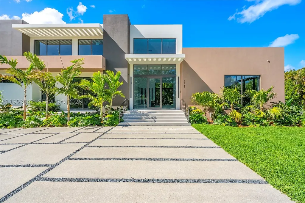 5825 SW 111th Terrace Pinecrest FL 33156
