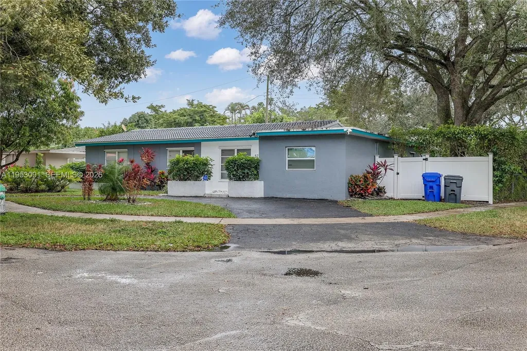 5712 Monroe Street Hollywood FL 33023